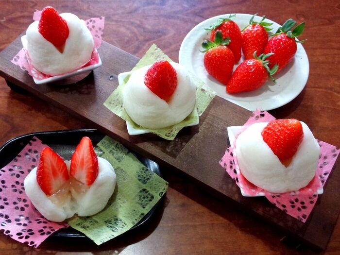 イチゴの日♪お正月の残り切り餅と手作り白餡でいちご大福
