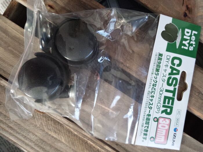 2.キャスター&持ち手を付けます