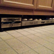 隠して掃除もラク!下駄箱下の高さ17cmのスペースをDIY