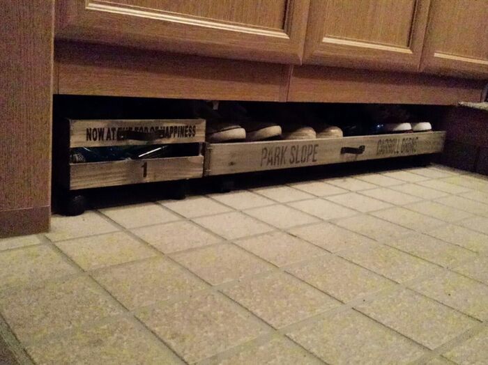 隠して掃除もラク!下駄箱下の高さ17cmのスペースをDIY