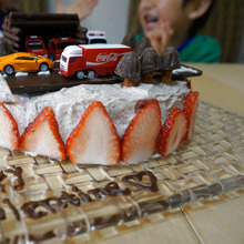 トミカ大好きな息子へ~簡単トミカチョコケーキ