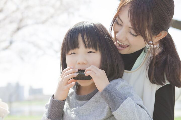 思わず口あんぐり!“過保護すぎる親たち”の珍・行動集