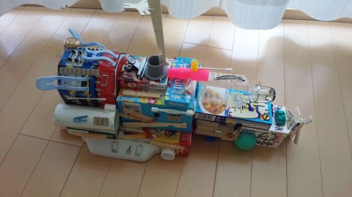 細かい部品をとにかく貼り付ける!