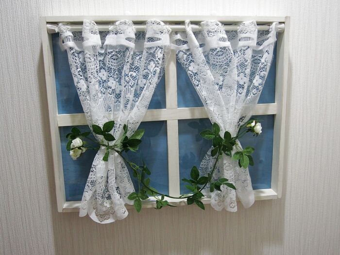 窓のないトイレに窓を作り、、、、閉塞感を解消しました!!! 眺めは、、、外気分です〜