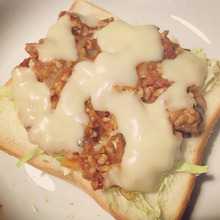 残りもので簡単!美味しい!ピザトースト