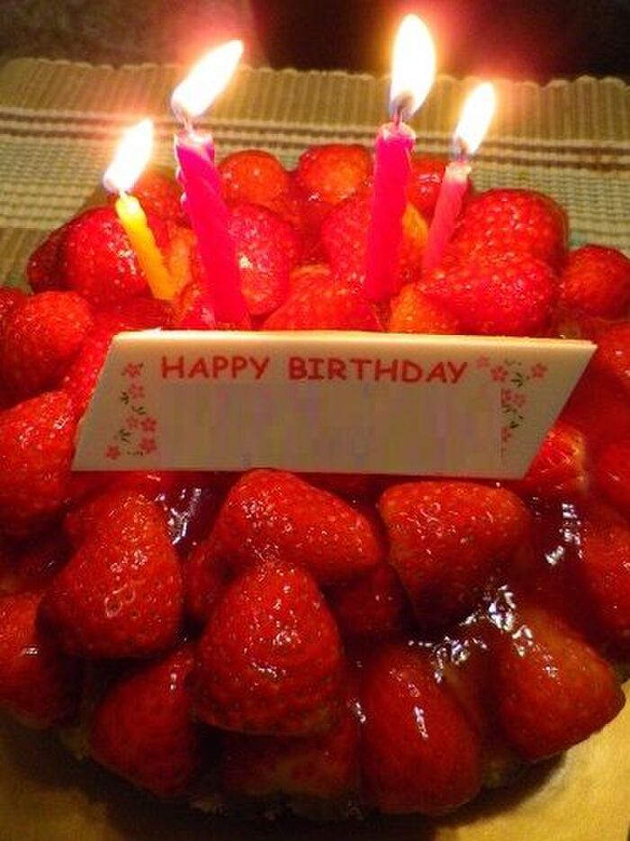 ホールで買った/作ったケーキ、残ったらどうする?いつも使っているタッパーで簡単にしまえる方法