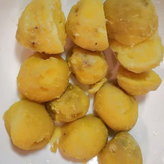 ゆであがったら皮をむく