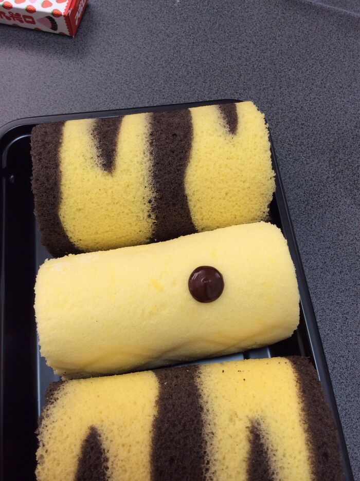 チョコペンを接着剤代わりにして、、、