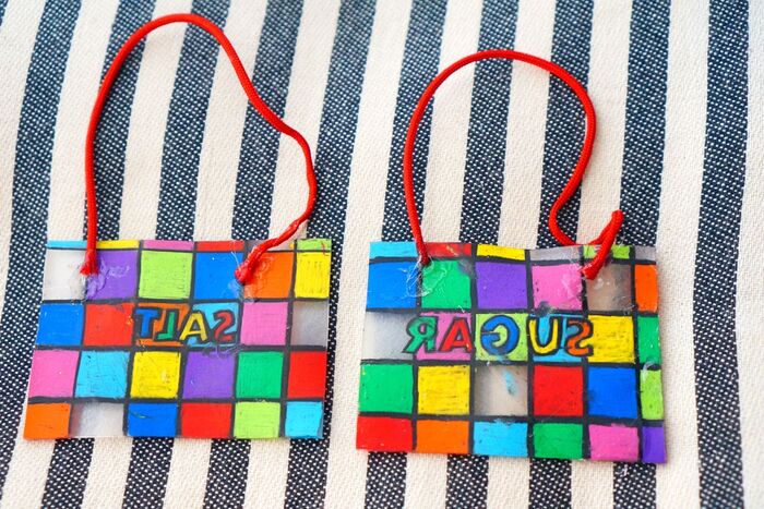 成功例⑤プラバンに紐を通すか貼る