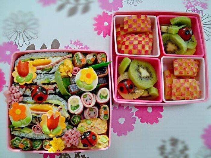 【キャラ弁】行楽に!春の野原のてんとう虫弁当