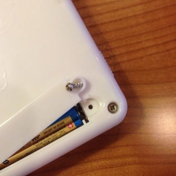 おもちゃの電池交換を阻むもの