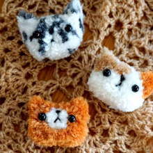 あまり毛糸でポンポンにゃんこ♡