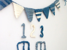 ダンボールに毛糸巻き巻き!子供部屋にも可愛いフラッグガーランド!