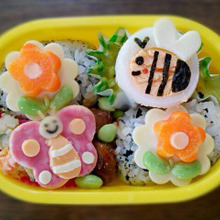 【簡単キャラ弁】ブンブンブンハチが飛ぶ、蝶々も飛ぶよ弁当