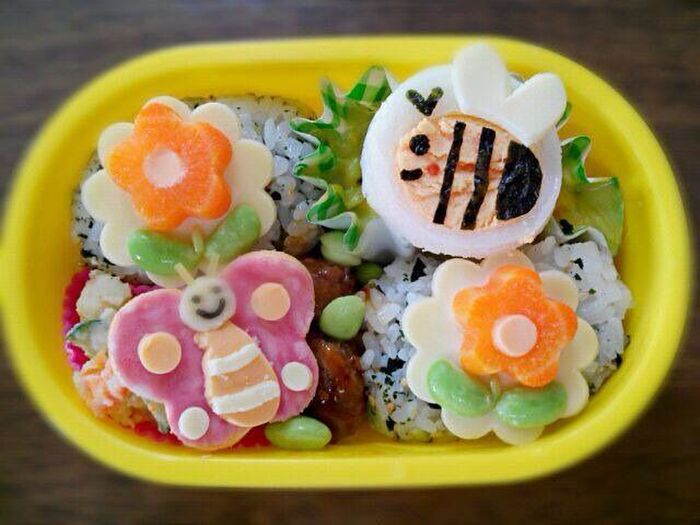 【簡単キャラ弁】ブンブンブンハチが飛ぶ、蝶々も飛ぶよ弁当