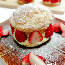 皮はサクサク❤カスタードクリームはフワフワ苺パイシュー