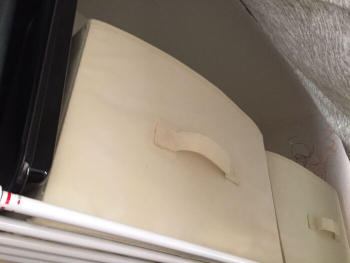 冷蔵庫上に突っ張り棚を設置