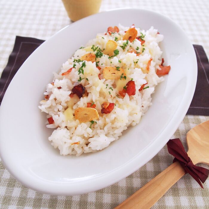 少し溶けたチーズがおいしい!「チーズガーリックライス」