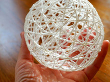 アレにグルグル巻くだけ!透かし模様の毛糸玉