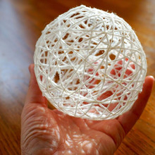 アレにグルグル巻くだけ!透かし模様の毛糸玉