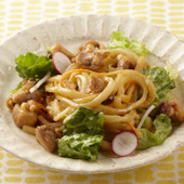 やみつき間違いなし!野菜たっぷり親子焼きうどん