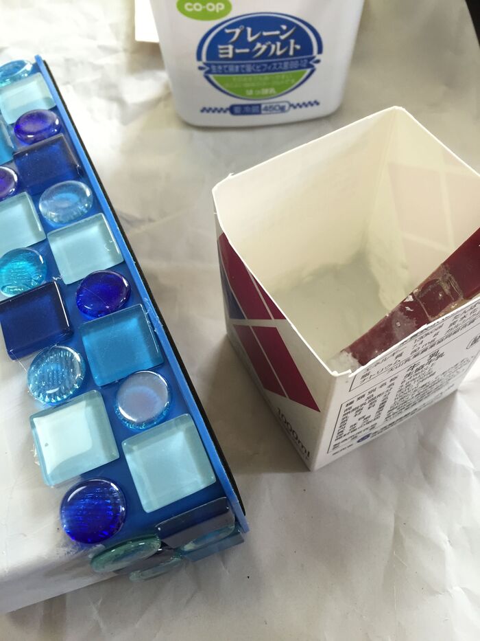 ボンドでタイルを貼る