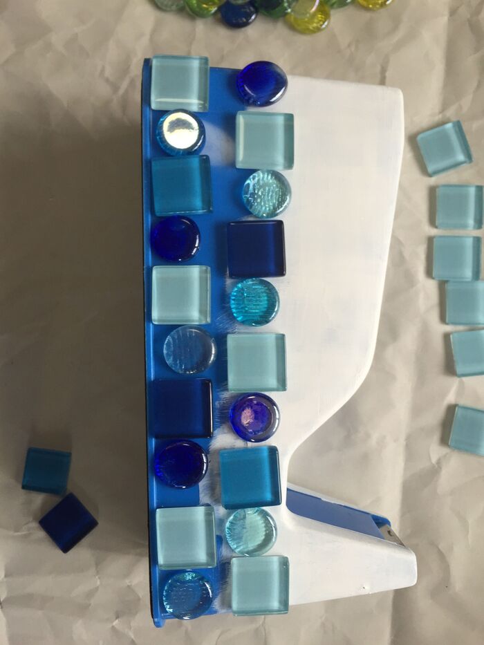 外側を白に塗る