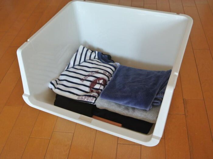 1、オフシーズンの服を入れる
