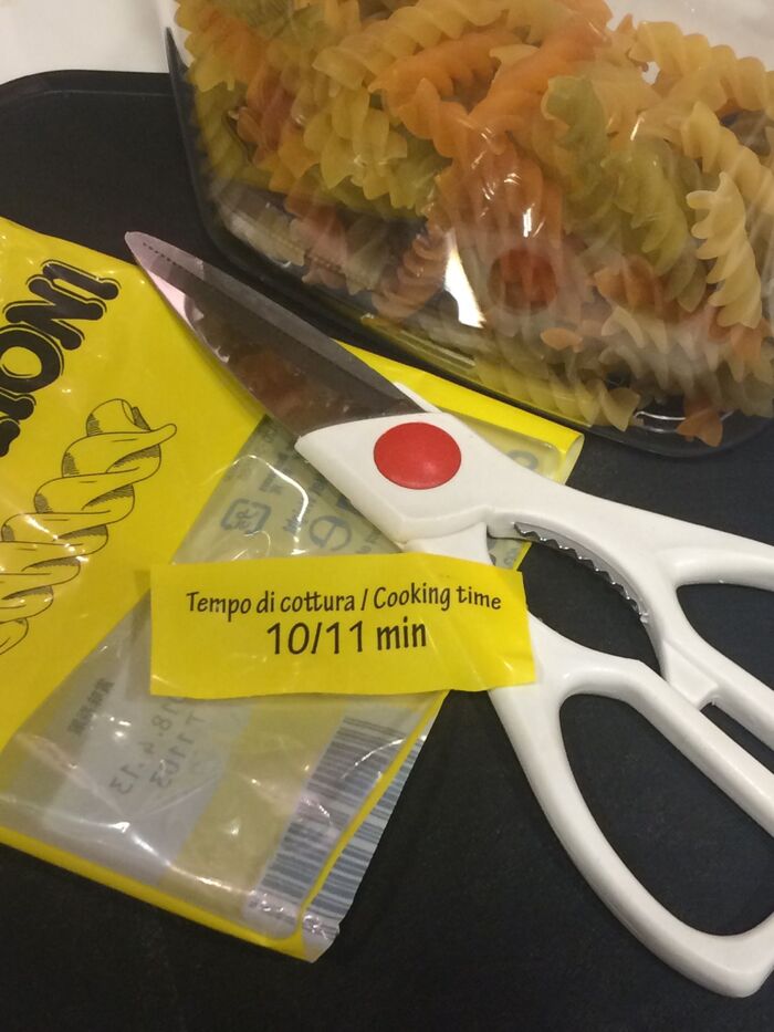 チョキチョキ切って