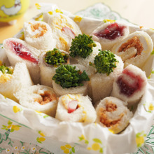 春のロールサンドランチボックス