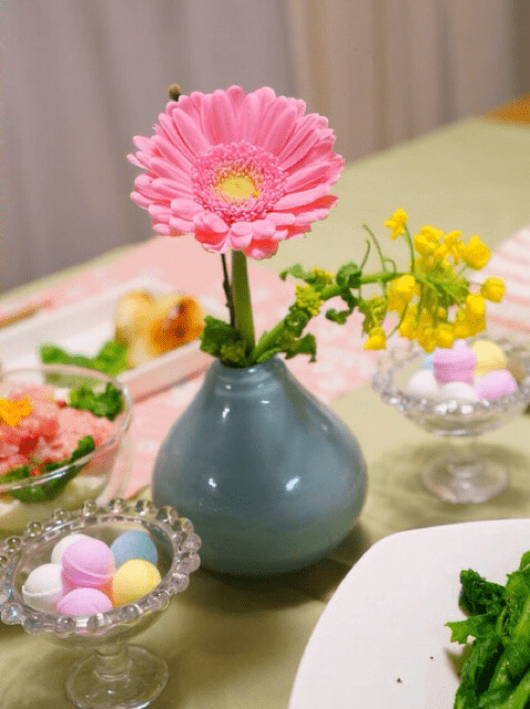 お花やお菓子も大切な脇役!