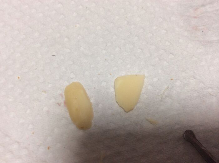 スライスアーモンドで笏と扇子。お内裏様の冠を作る。