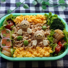 ひょっこり顔だすモグラのおべんとう