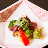 鶏ひき肉の桜みそでお肉がグレードアップ 牛肉と蕗のつぼみの桜みそステーキ