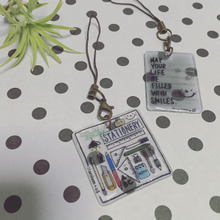 100均のプラ版でオリジナルストラップ♡