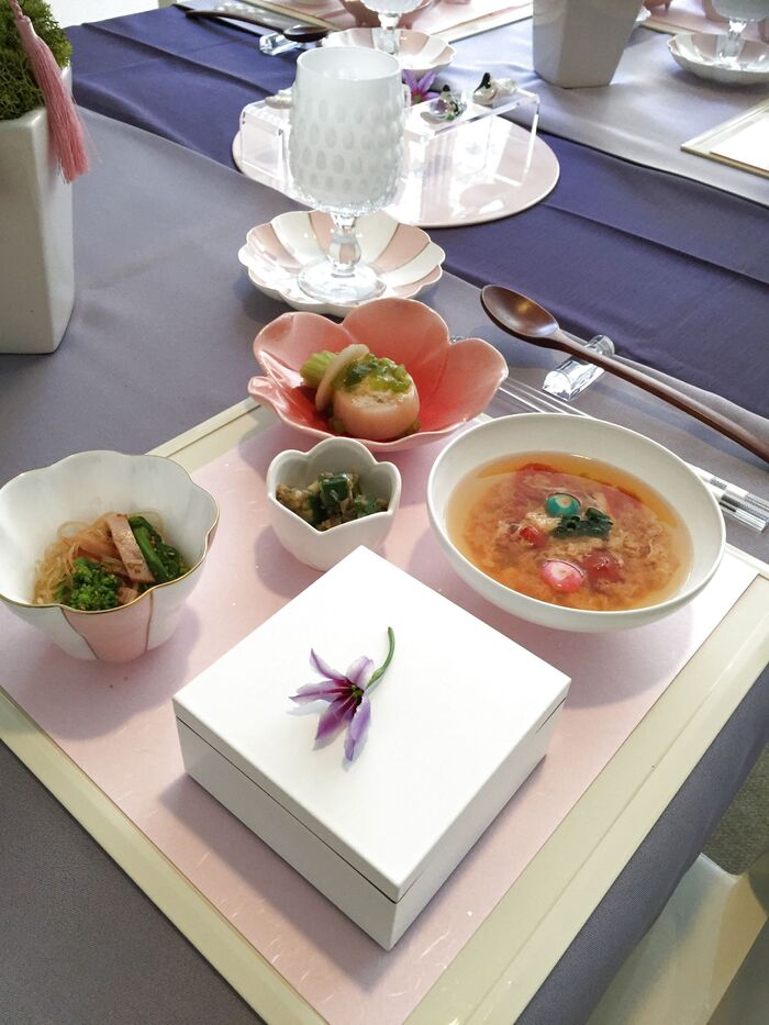 器もお花づくし