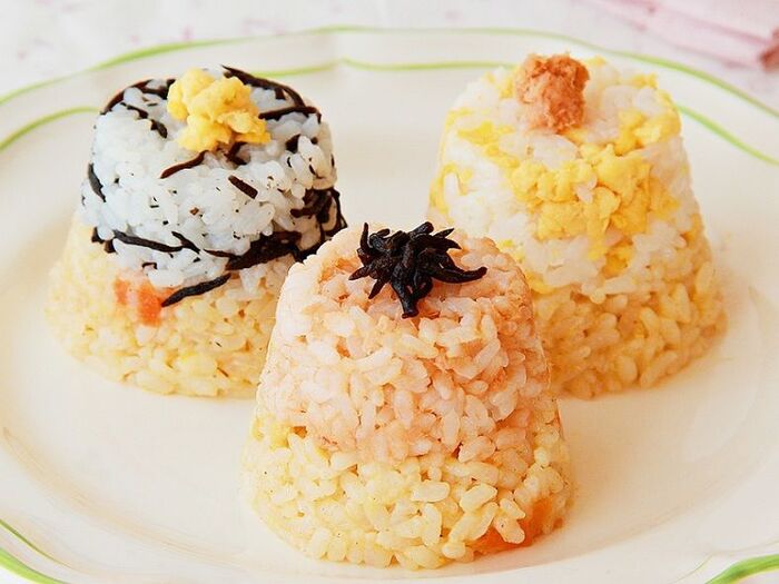 【酢飯が苦手な子にも!】いろどり華やか、ひな祭りのカップ寿司ケーキ