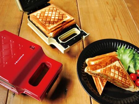 プレスサンドメーカーでカリサクほくほくのコロッケホットサンド♪