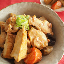 めんつゆで簡単作り置き『鶏手羽元と厚揚げの味噌煮』