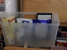 セリアのプラ容器で食器棚の引き出しスペースの整理収納