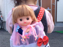 ダイソーのメッシュ小物入れを改造で簡単メルちゃんの手作りおんぶ紐