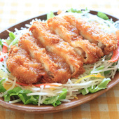 お惣菜を上手に活用!とんかつのさっぱりサラダ仕立て