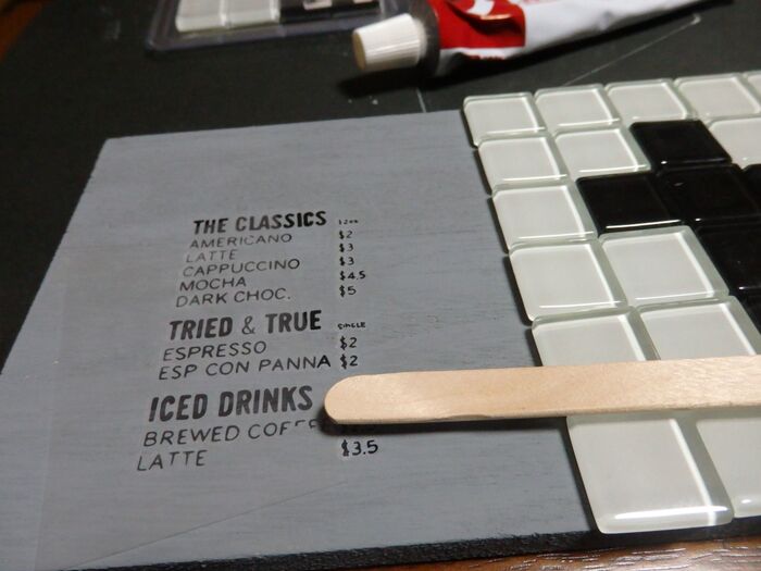 タイルを貼ってない場所には転写シール。