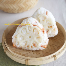 お花見のお弁当に 桜えびと花れんこんのおにぎり