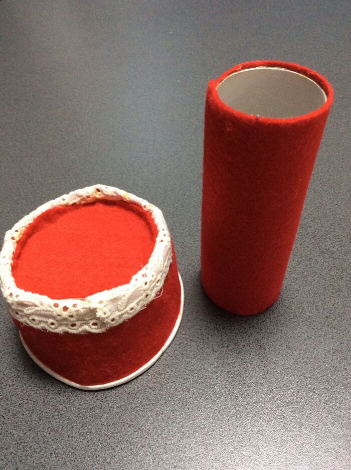 各パーツにフェルトを付けていく