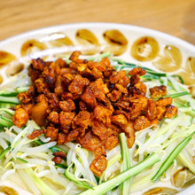 油揚げと鶏皮で♪サクサク!節約肉味噌サラダのレシピ☆