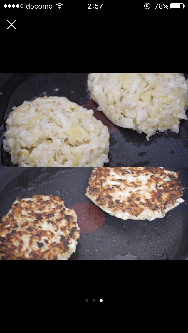 キャベツバーグを成形し焼く。