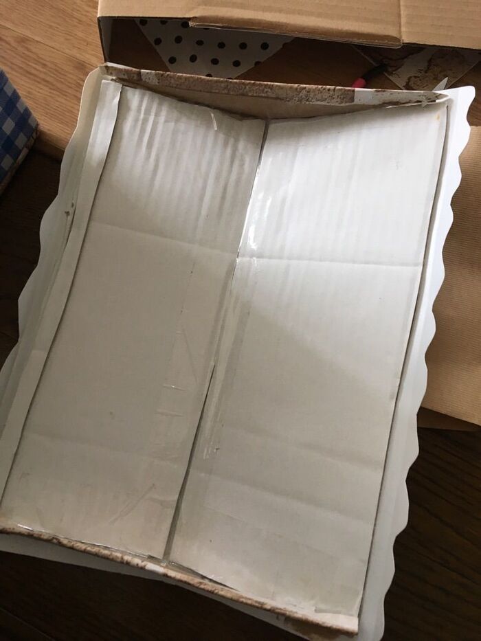 ランチョンマットと段ボールで屋根蓋作り♪