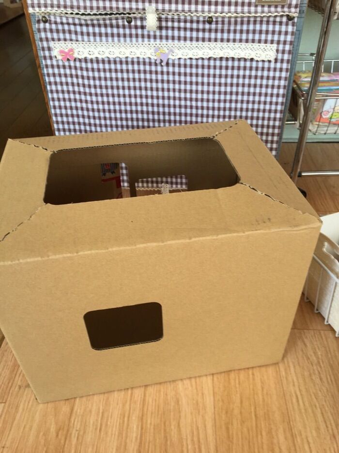 元々はこんな形の段ボール