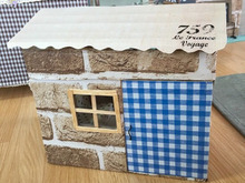 100均材料で段ボールをナチュラル雑貨屋さん風お人形ハウスに♪